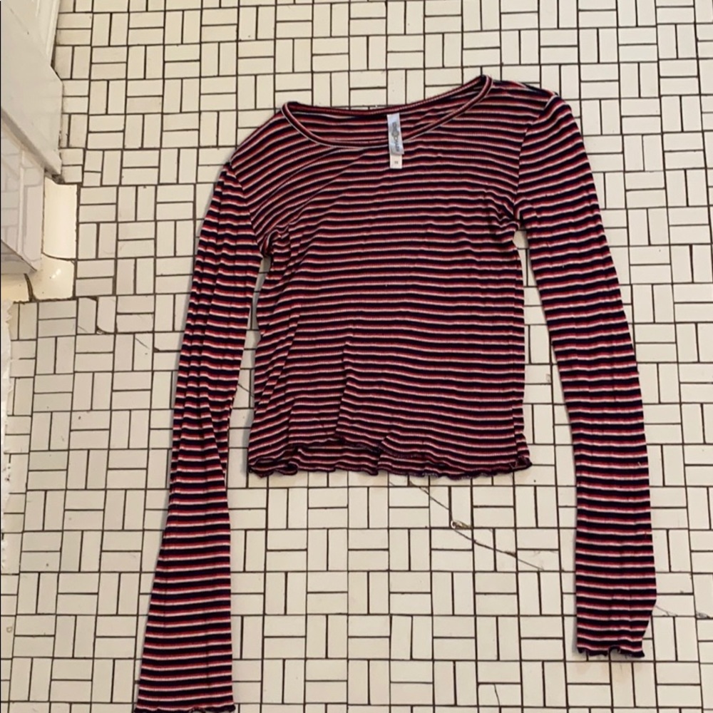 blue, white, and red striped cropped tees shirt.